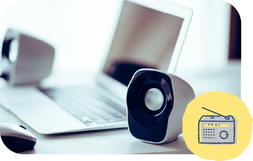 パソコンとスピーカーの写真